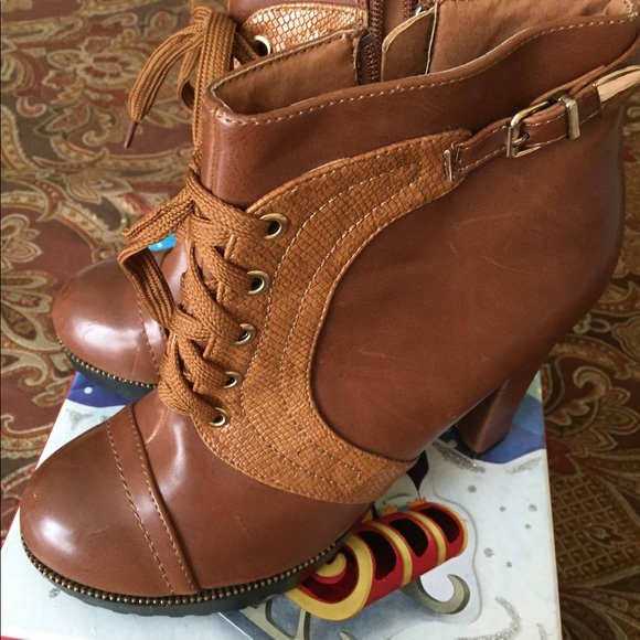 Women boots - Picture 3 of 3